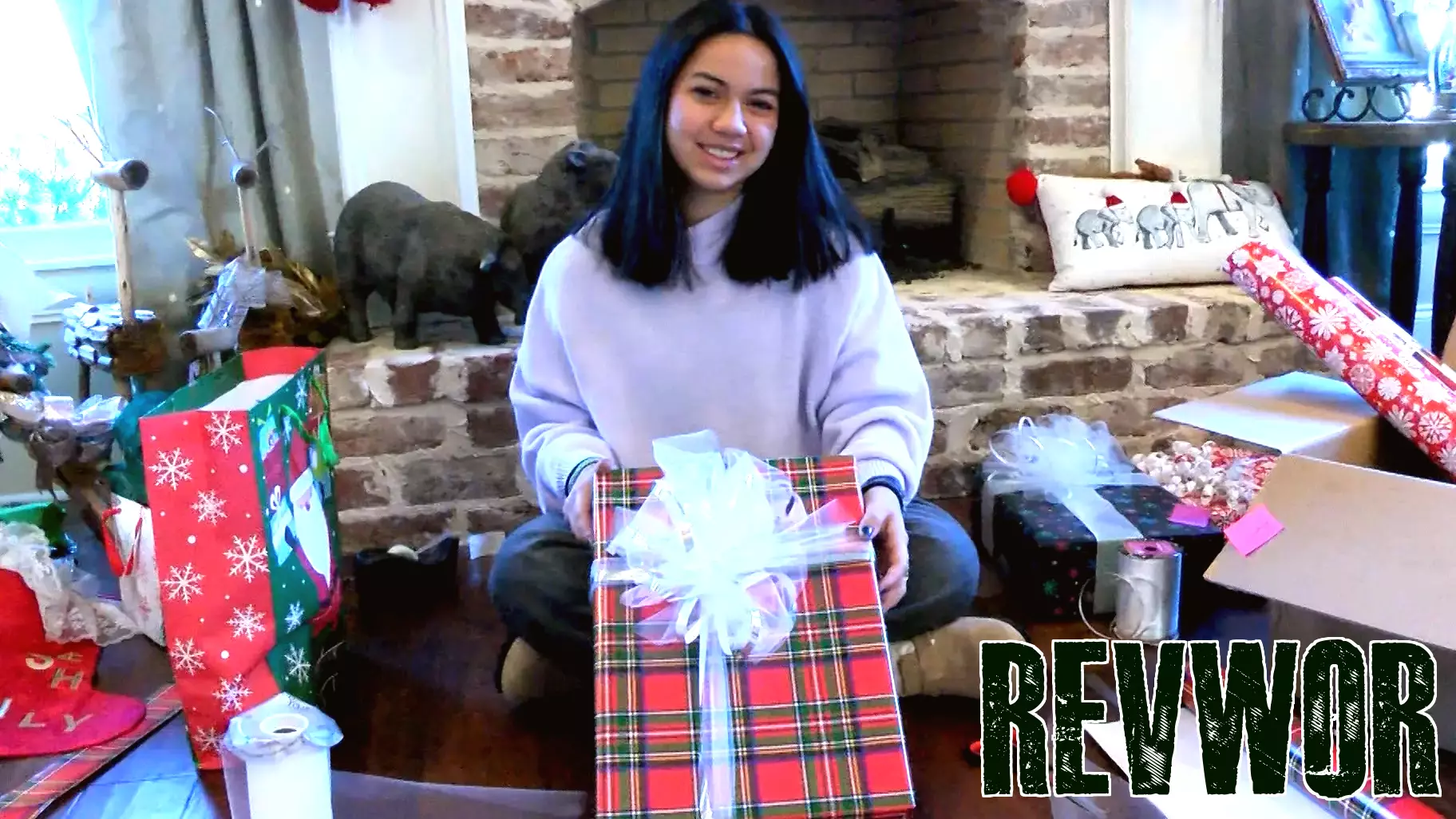 Madison Teen Entrepreneur Launches Gift Wrapping Service