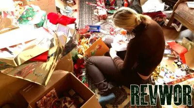 Tackle Holiday Clutter to Reduce Stress This Season